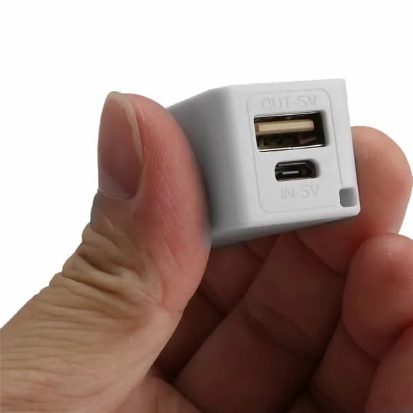 R4Shirley-Портативное внешнее зарядное устройство Power Bank 18650 с цепочкой совместим ключей (без аккумулятора) (белое)