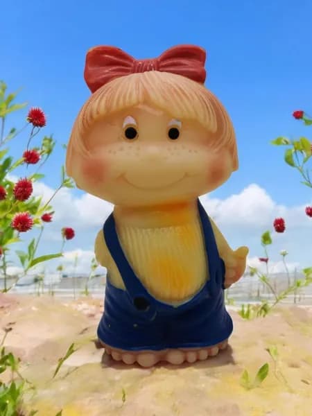 Винтажная резиновая игрушка "Девочка с бантом", СССР, высота 21,5см