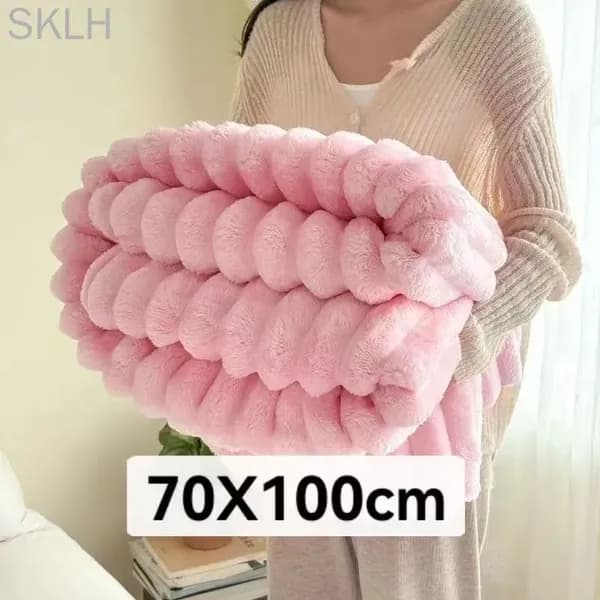 Плед 70x100 см лавсан плюшевый 3d-эффект светло-розовый