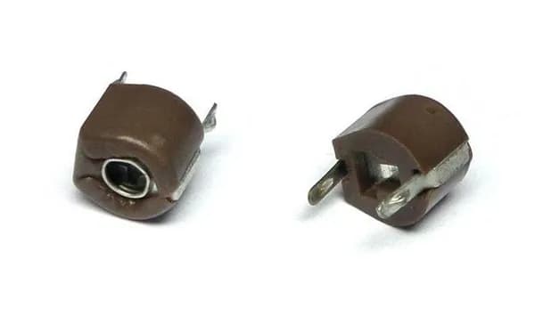 Подстроечный 50пф коричневый JML06-1-50P (триммер) диаметр 6 мм конденсатор переменный