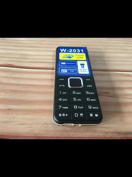 W-2031 Черный кнопочный телефон Triple SIM, фонарик, FM