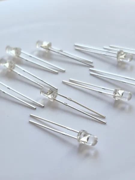 Индикаторный светодиод 3мм. синий 450 нм. 3,0-3,3V 20mA 0.06Вт. 5мм