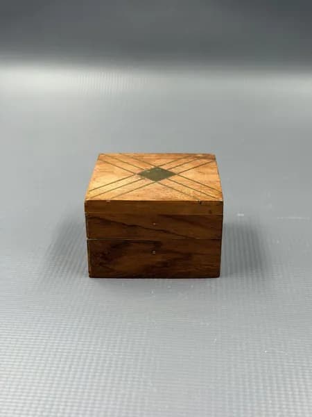 Шкатулка - Футляр Дерево, Латунь, 5 на 5 см, высота 3,5 см Красивая! Винтаж!
