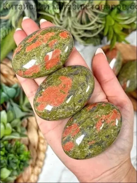 Palm stone из унакита - камень эмоционального баланса