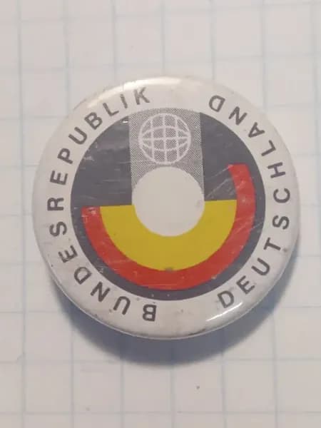 Значок "Bundesrepublik Deutschland" с символикой Германии