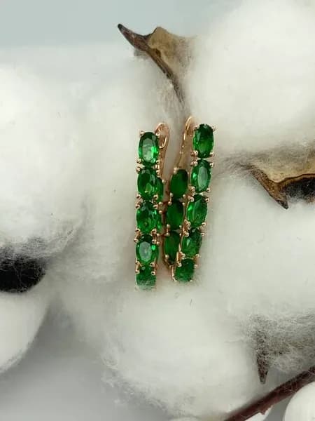 Серьги дорожки с зелеными камнями бижутерия