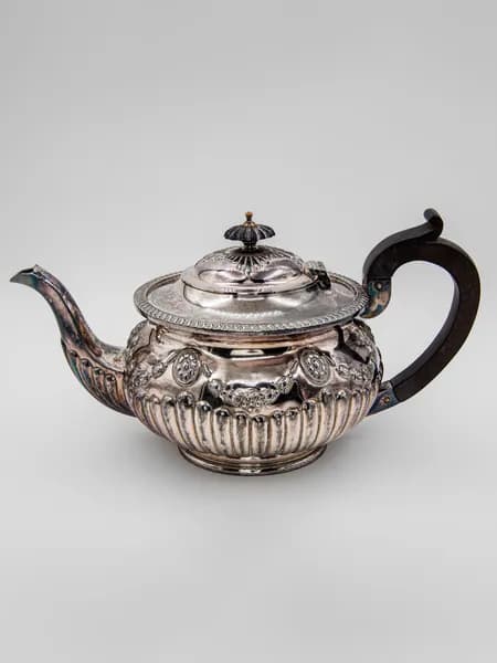 Чайник, 1920-е годы, Англия; пьютер, серебрение; 1 л.