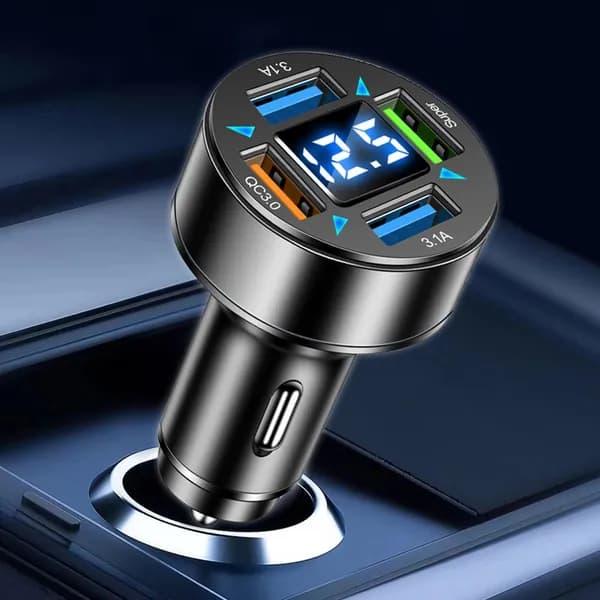 Автомобильное зарядное устройство с четырьмя USB-портами и поддержкой быстрой зарядки