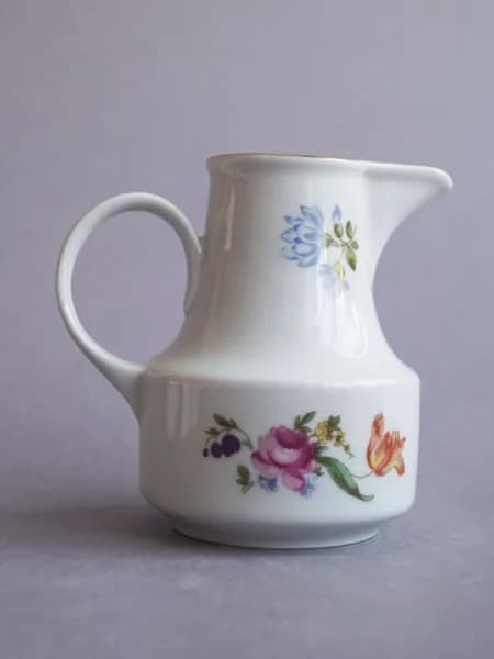 Винтажный сливочник "Букет с розами". Фарфор, Фарфор, Henneberg, ГДР, 1970-1980 (Объем: 250 мл)