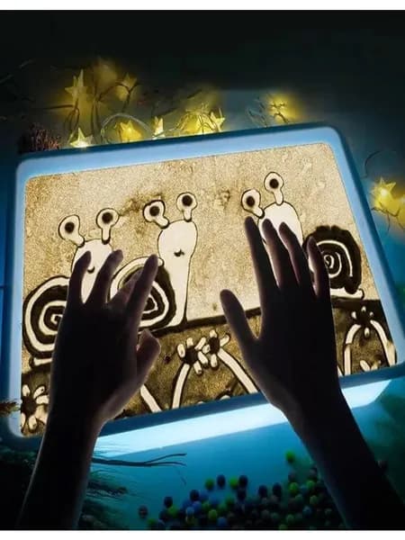 Световой стол для рисования песком, детский планшет для песочной анимации с USB-подсветкой. В наборе: 2 пакета песка и инструменты. Развитие моторики и арт-терапия.