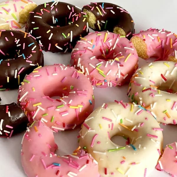 48 упаковок пончиков