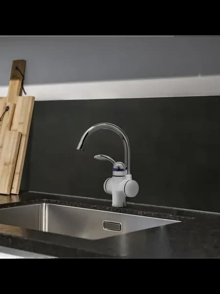 Современный проточный водонагреватель для кухни