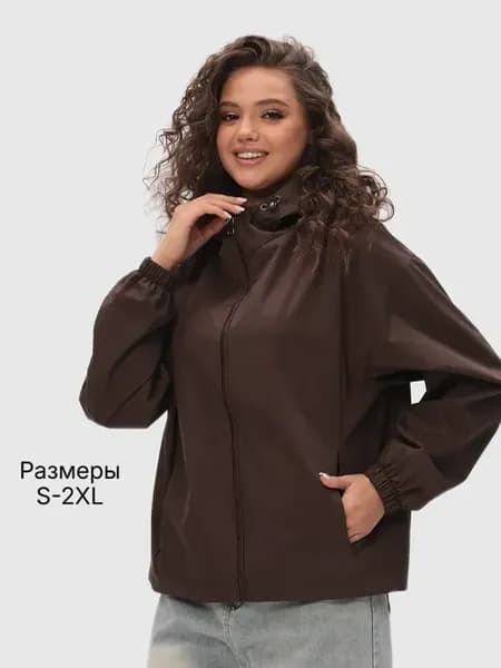 Ветровка с капюшоном