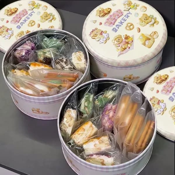 Набор снежного хруста и ниугата в металлической коробке с мишкой, вкус Матча и Оригинал