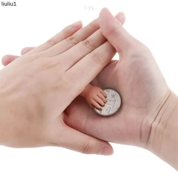 Маленькая рука для фокусов 1шт