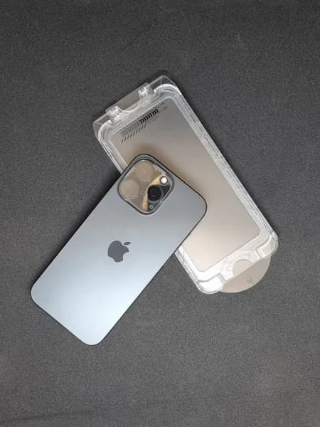 Защитное стекло на Iphone 16 PRO MAX без рамки с боксом для установки