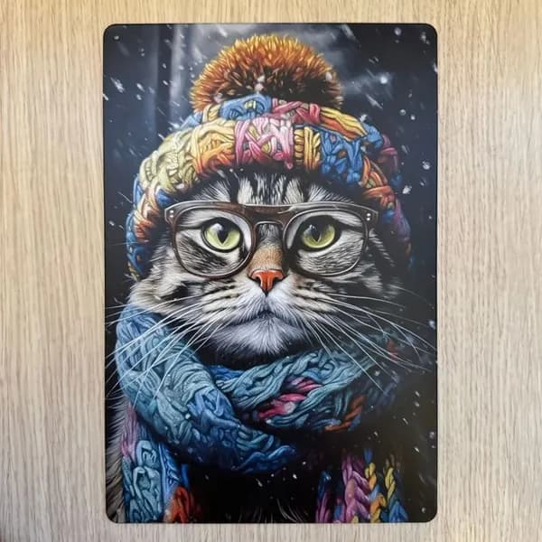 Табличка металлическая интерьерная Арт Кот в Вязаной Шапке и Шарфе Art Cat