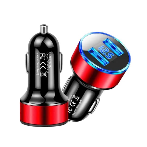 Автомобильное зарядное устройство с двумя USB-портами и цифровым дисплеем, красное