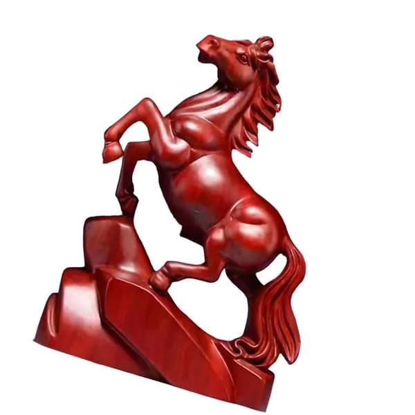 Изящная деревянная фигурка лошади - вдохновляющий подарок для амбициозных бизнесменов