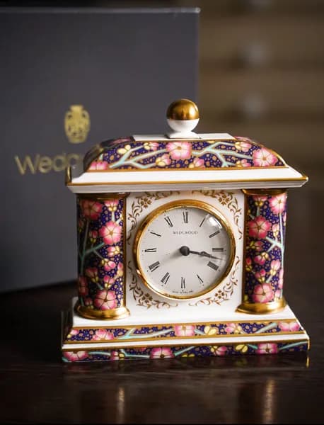 Каминные часы с сакурой Wedgwood, Англия, 1993 год