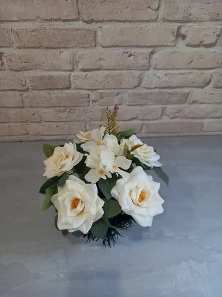 Корзина/полянка ритуальная с искуственными