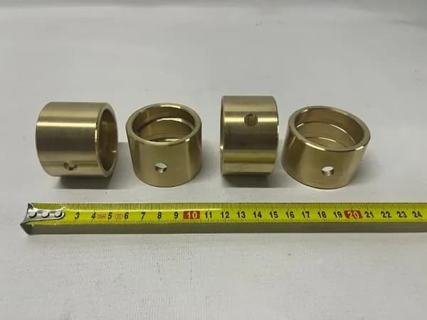 Втулка шкворня HOWO 43x52x37mm и 47x56x35mm (1880410029) (к-кт 4 штуки) ЛАТУНЬ