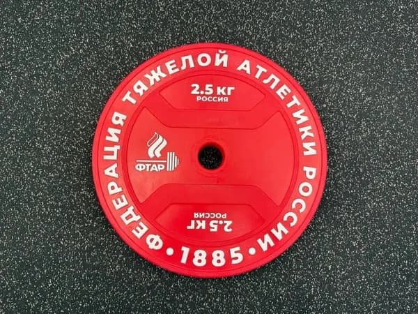 Пластиковый диск для штанги красного цвета 2,5 кг, d - 45, Базовая Атлетика