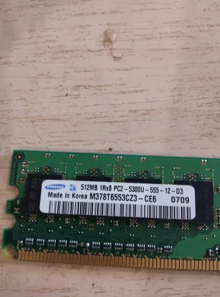 Оперативная память Оперативная память 512MB  PC2 - 5300U - 555 - 12 - D3 DDR2, 1 x до 1 ГБ (512MB  PC2 - 5300U - 555 - 12 - D3)