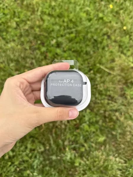 Чехол SoftTouch на Airpods 4 с карабином Черный
