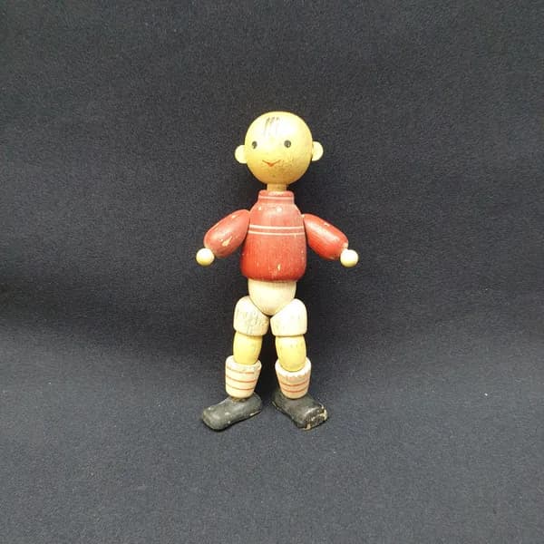 Винтажная деревянная игрушка СССР. Фигурка мальчика на коньках, подвижная кукла для коллекции