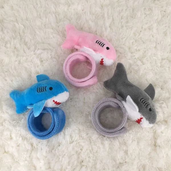 Милый плюшевый браслет Shark Slap