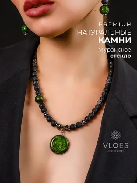 Украшение на шею из камней и муранского стекла