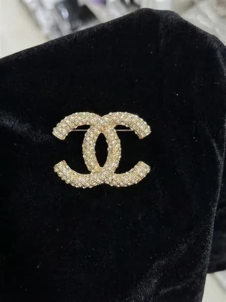 Брошь Chanel с кристаллами сваровски