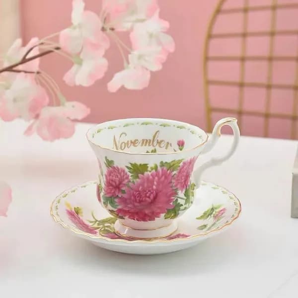 Чайная пара Royal Albert. Серия "Цветок месяца". Англия. Костяной фарфор. Клеймо 70-е гг. Сузуран в мае