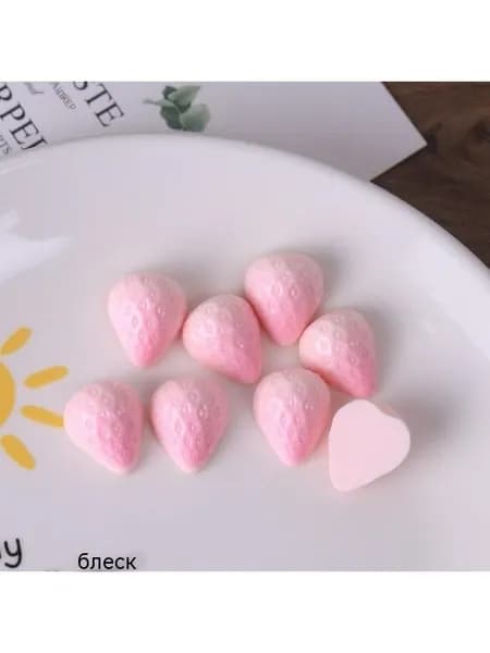 10 аксессуаров из имитационной клубничной смолы