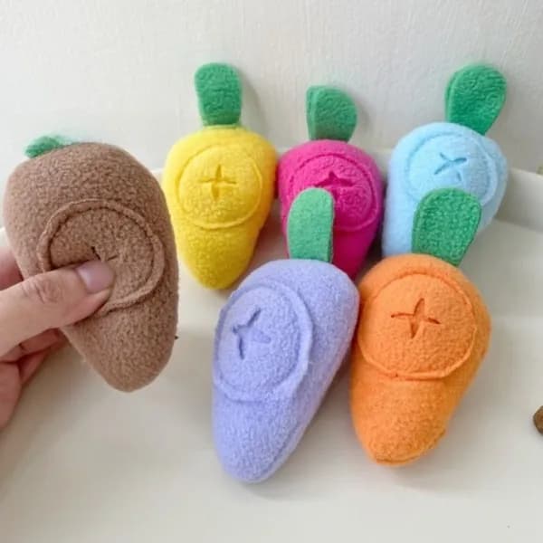 Игрушка-морковка с звуковым эффектом для домашних животных, с возможностью высыпания корма