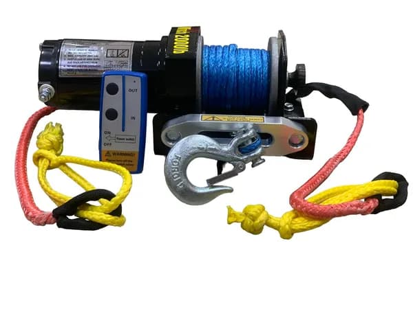 Лебедка переносная ELECTRIC WINCH 2000smob с креплением к буксировочным проушинам. Тяговое усилие 900 кг. Синтетический трос. Радиопульт.