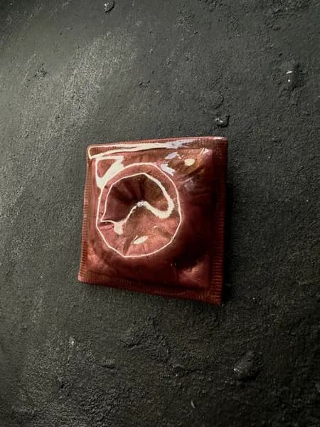 Брошь Condom презерватив