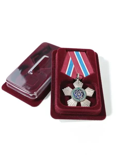 Упаковка, футляр под орден, медаль (47х38 мм) на пятиугольной колодке, тёмно-бордовый