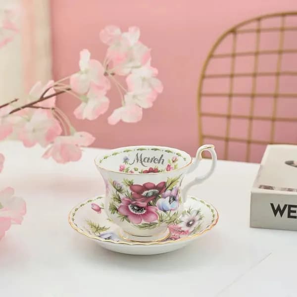 Чайная пара Royal Albert. Серия "Цветок месяца". Англия. Костяной фарфор. Клеймо 70-е гг. Сузуран в мае