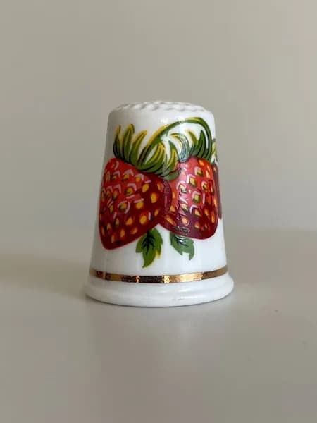 St Donats наперсток Strawberries, коллекционный, винтажный, Thimble Collectors Club