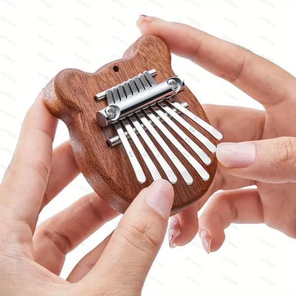 Мини-8-клавишное пианино Kalimba Thumb, подарок для начинающих, любителей музыки и игроков, милый аксессуар-брелок с подвеской в виде инструмента