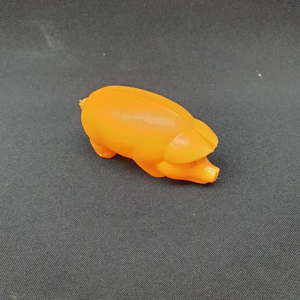 Игрушка пластмассовая винтажная, СССР. Фигурка поросенка, оранжевый пластик, 6 см