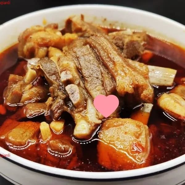 Готовые тушеные бараньи ребра быстрого нагрева вакуумные упакованные оригинально нарезанные пряные баранины 2026