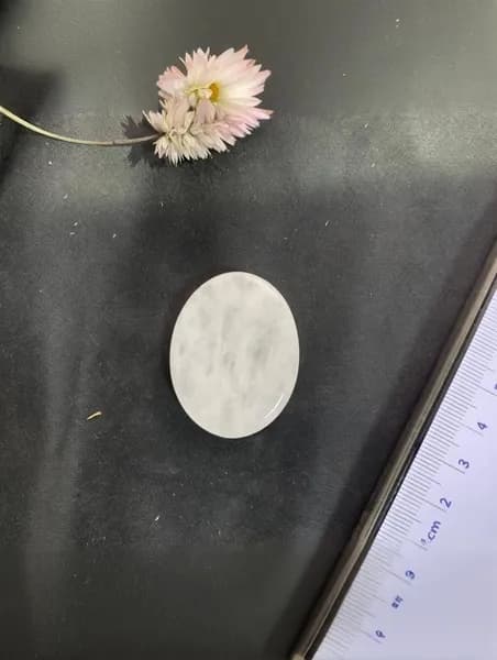 Кристаллический камень для снятия беспокойства на большом пальце