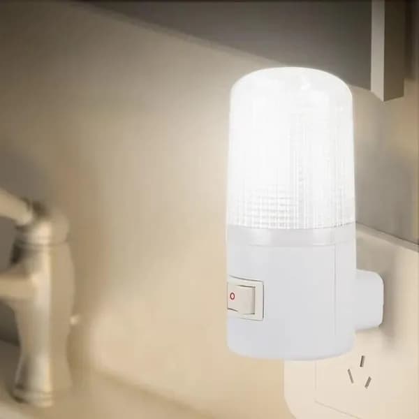 Светодиодный ночник 4 LED, с выключателем для рассеянного мягкого освещения в розетку/ 220В 7.7*5.8*3см пластик