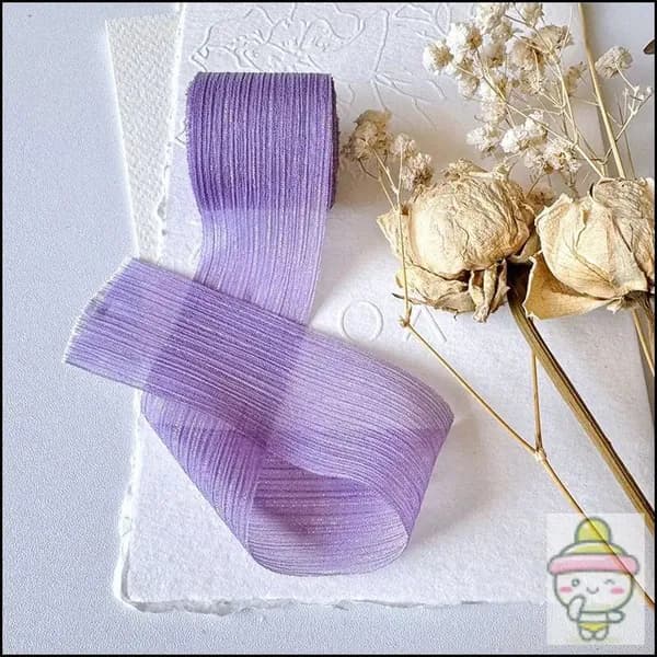 серебряная блестящая лента