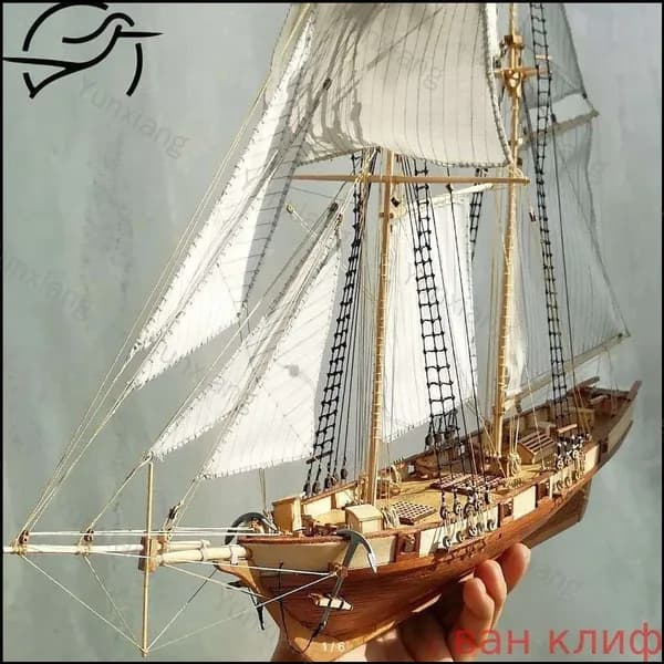Деревянная собранная модель парусной лодки в эпоху мореплавания