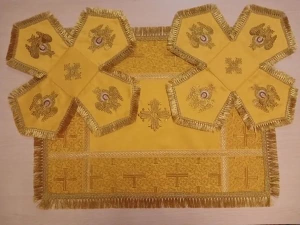 Покровцы из парчи с вышивкой "Ангелы"