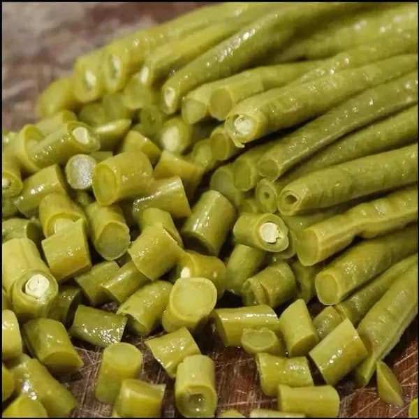 Популярная закуска из аутентичной маринованной фасоли с квашеной капустой